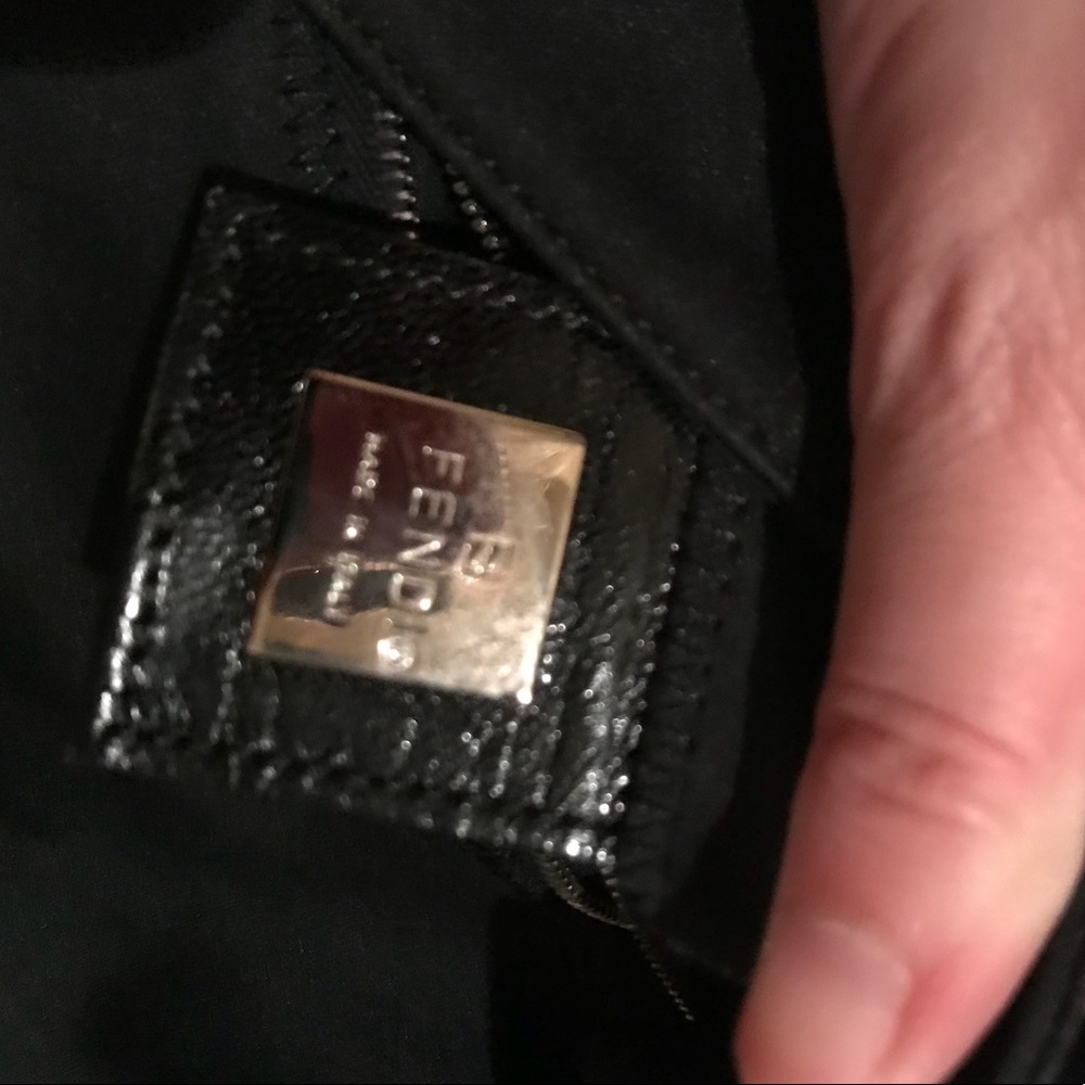 ♦️SOLD!♦️Classic Fendi Baguette - Picture 4 of 7